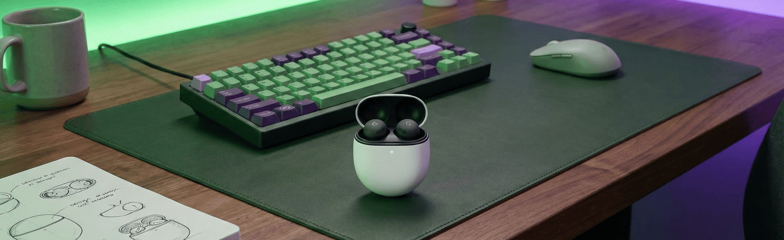 "Imagen vertical en formato Historia de Instagram promocionando el artículo de análisis de los auriculares Google Pixel Buds Pro 2 color obsidiana. Se ve el estuche de carga abierto sobre un escritorio 'gaming' con luces LED verdes y moradas, y un teclado mecánico de fondo. Incluye texto grande que dice 'Análisis: Google Pixel Buds Pro 2 - El Silencio Inteligente', un botón de 'NUEVO POST - DESLIZA PARA LEER' y una encuesta interactiva."